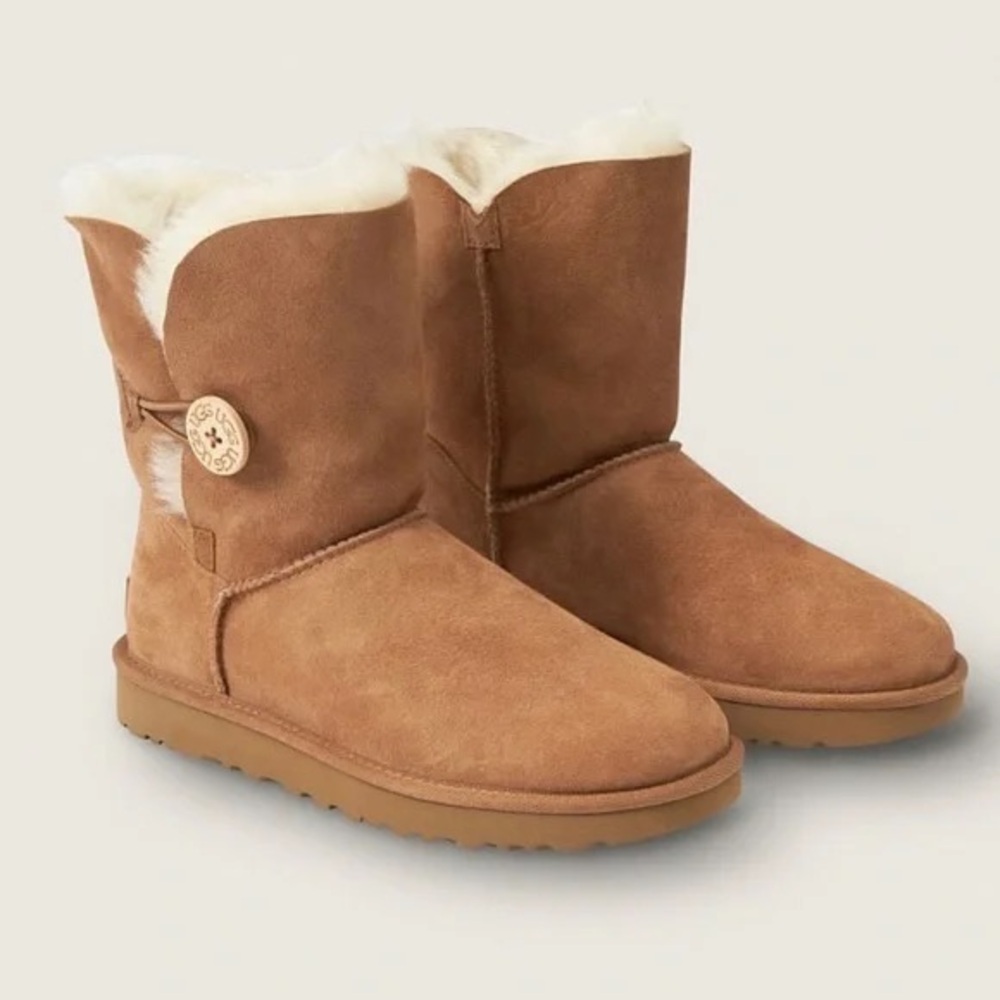 UGG Women's Bailey Button Boots size 37